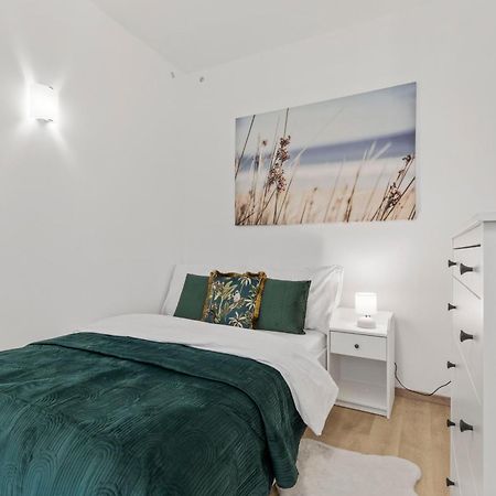 ברטיסלאבה Garden Haven Studio In Old Town מראה חיצוני תמונה
